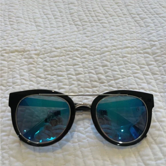 Stylish Black Sunglasses with Blue Lenses - Picture 2 of 6
